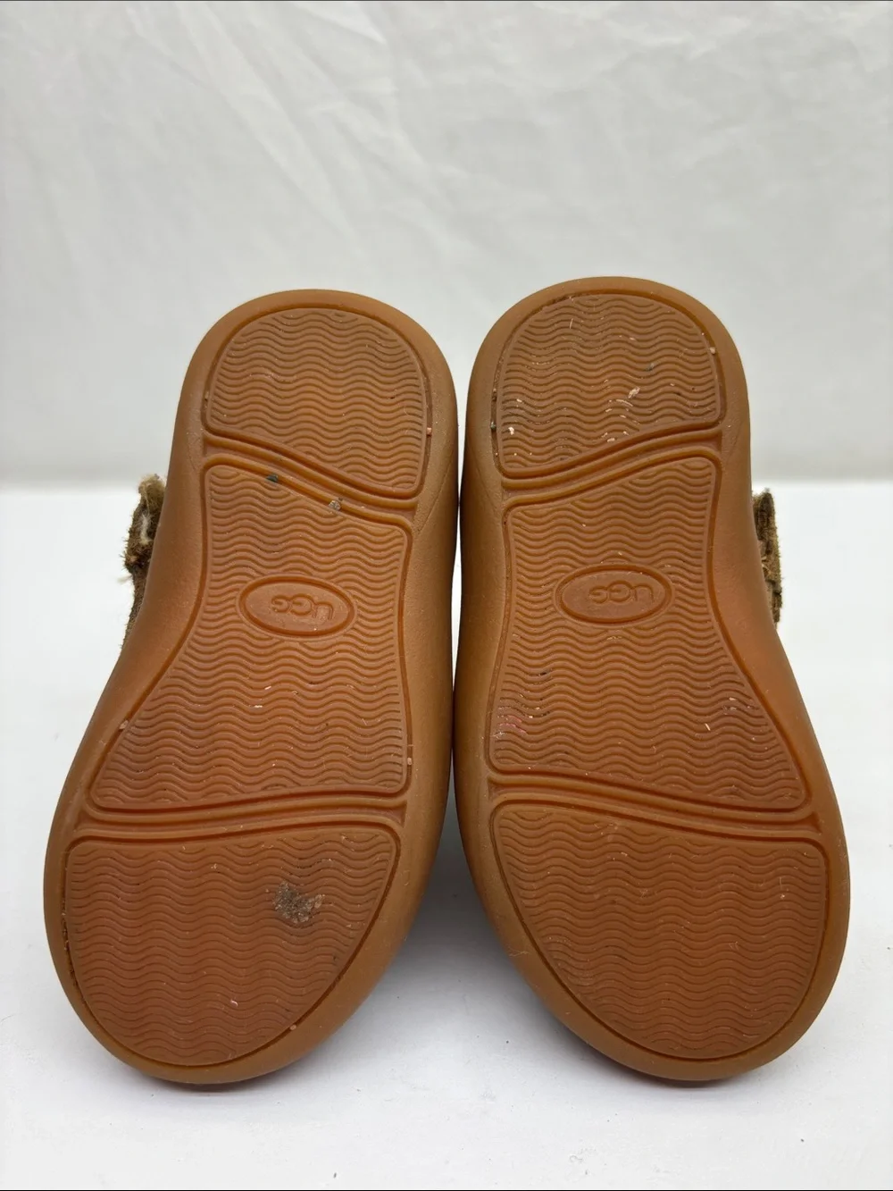 UGG baby’s Chestnut Logo Classic Boot, SZ 6, box 78